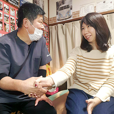 骨盤痩身矯正後の女性